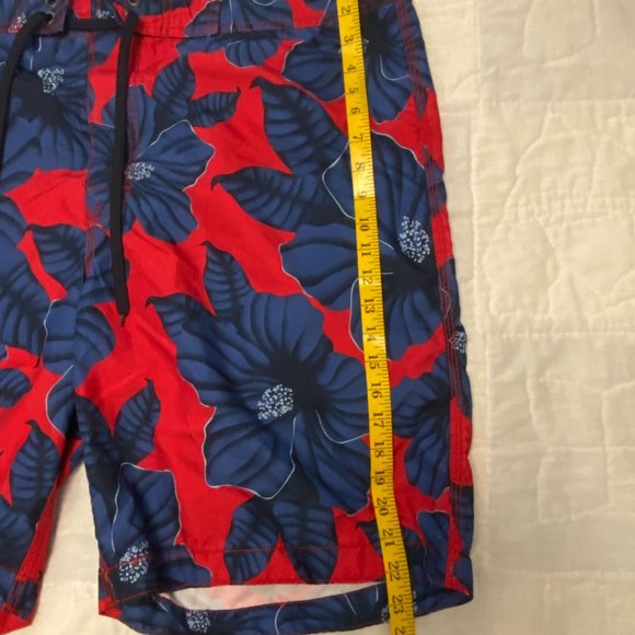 Old Navy Men's Swimsuit, XXL, no liner, blue & red with big flower design - Picture 3 of 6